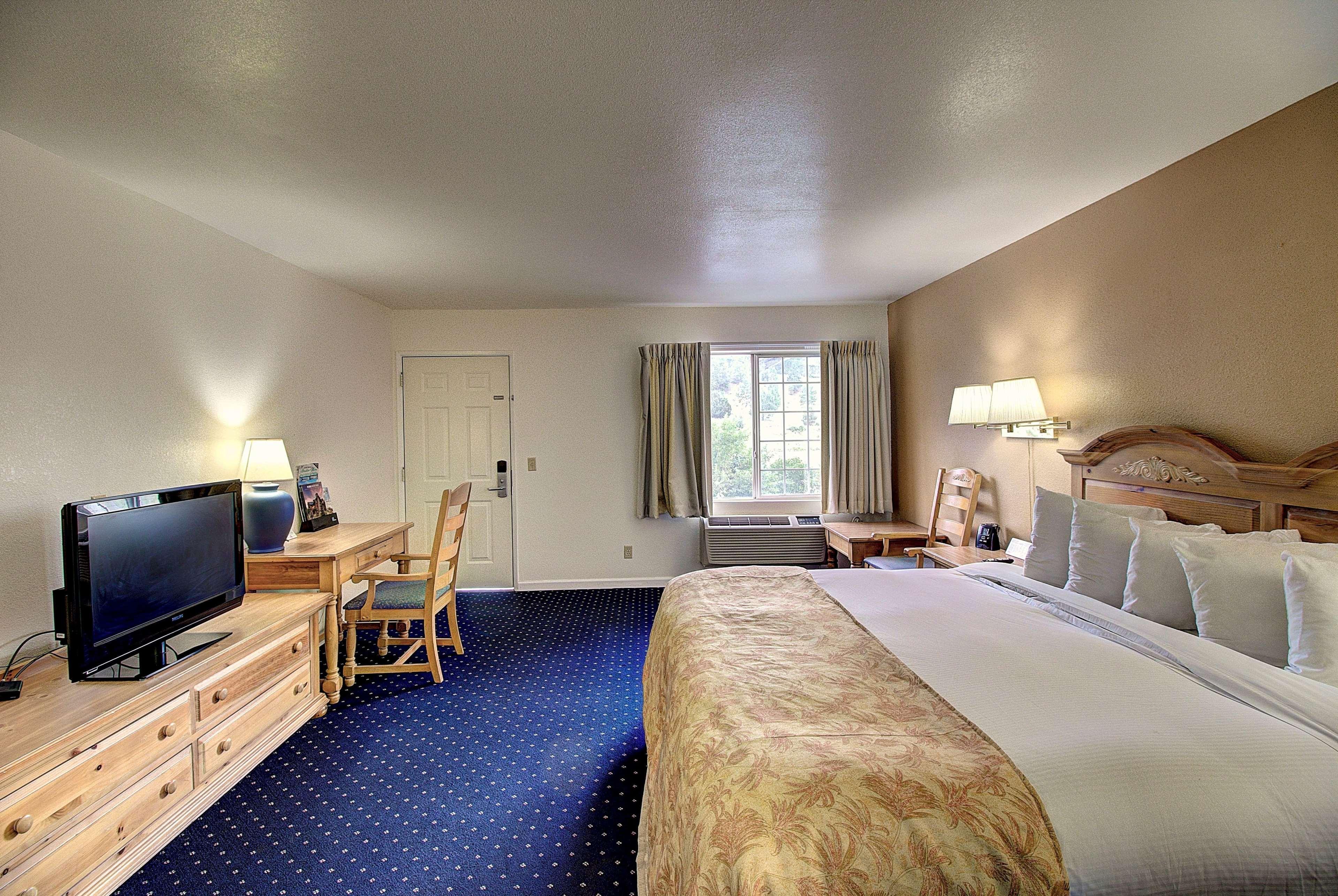 Days Inn & Suites By Wyndham Lolo Екстериор снимка