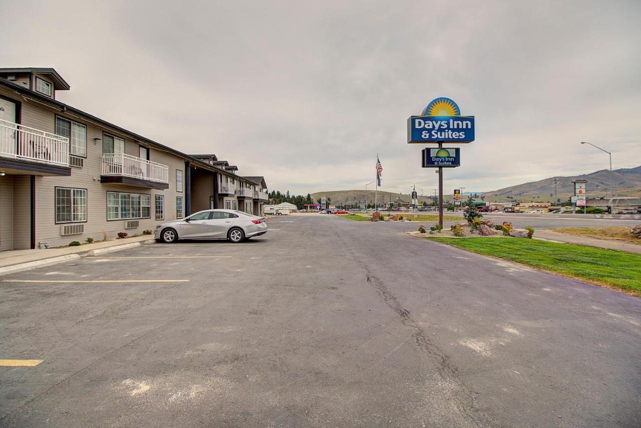Days Inn & Suites By Wyndham Lolo Екстериор снимка